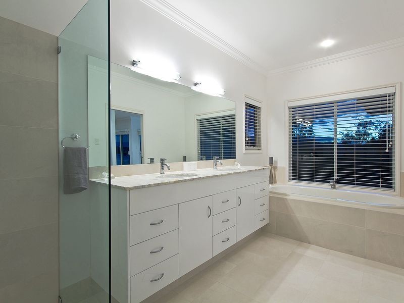 3141 Riverleigh Drive, Hope Island QLD 4212