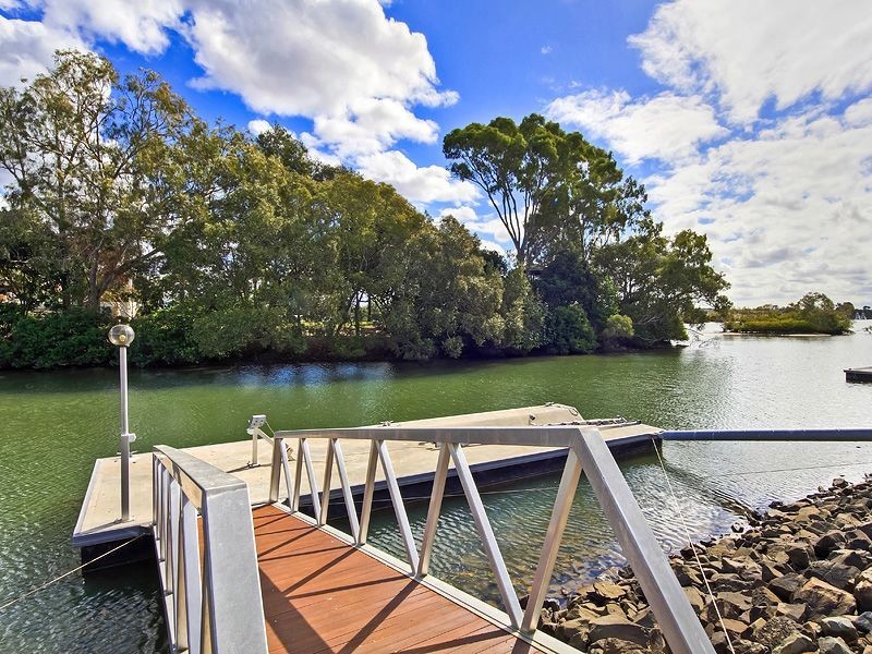 3141 Riverleigh Drive, Hope Island QLD 4212