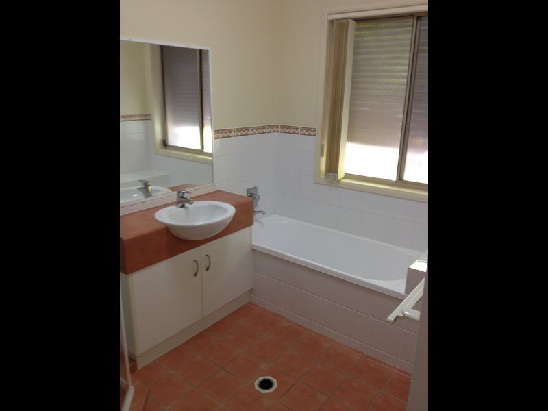 99 Lindfield Road, Helensvale QLD 4212