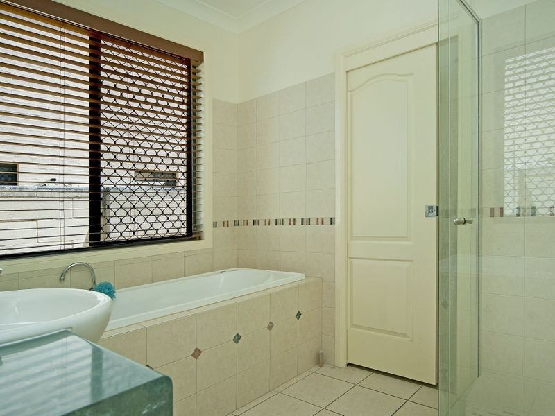 10 Dallow Cr, Helensvale QLD 4212