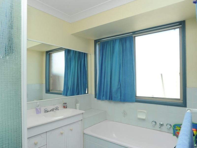 24 Minden Crescent, Helensvale QLD 4212