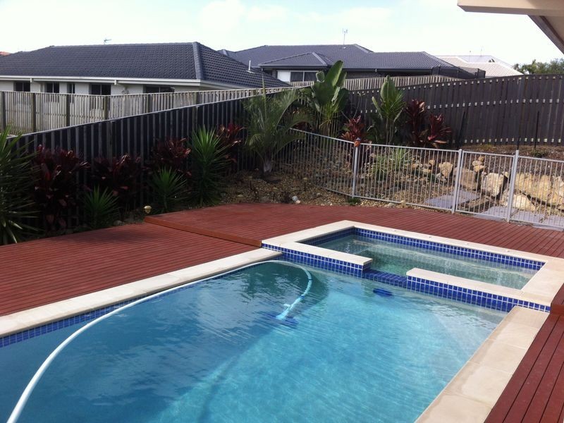 11 Haughton Street, Pacific Pines QLD 4211