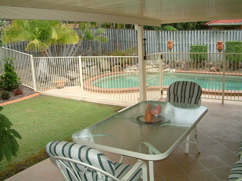 6 Kolonia Street, Pacific Pines QLD 4211