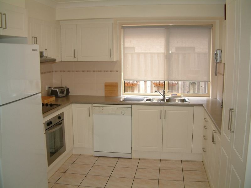 6 Kolonia Street, Pacific Pines QLD 4211