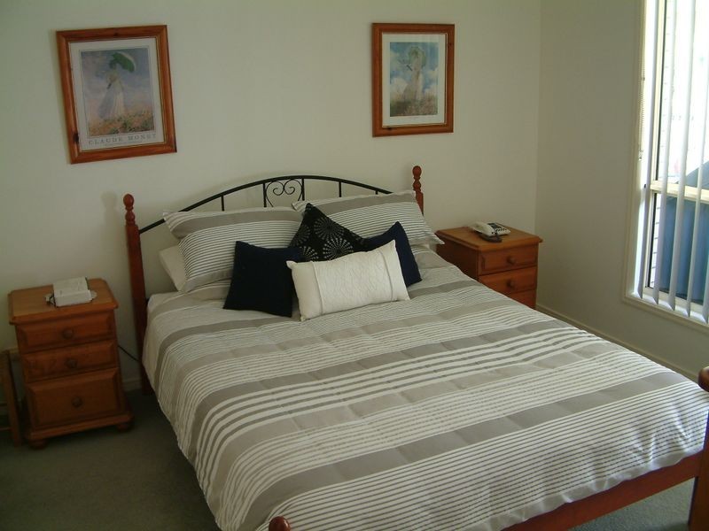 6 Kolonia Street, Pacific Pines QLD 4211