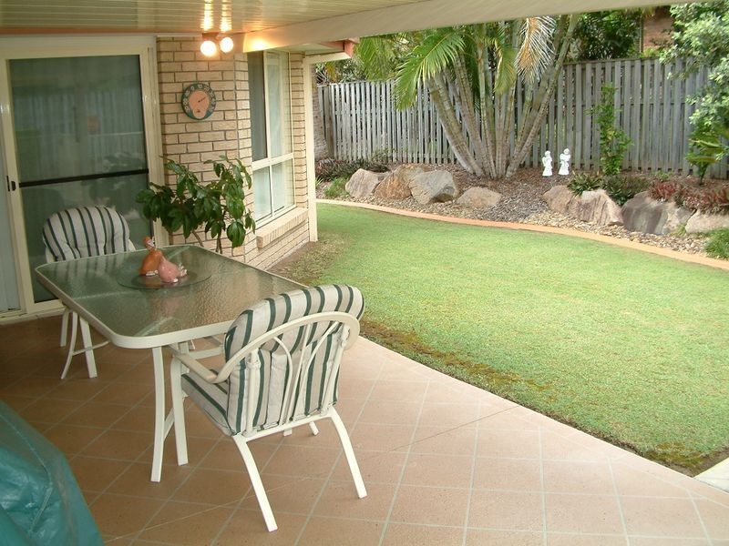 6 Kolonia Street, Pacific Pines QLD 4211