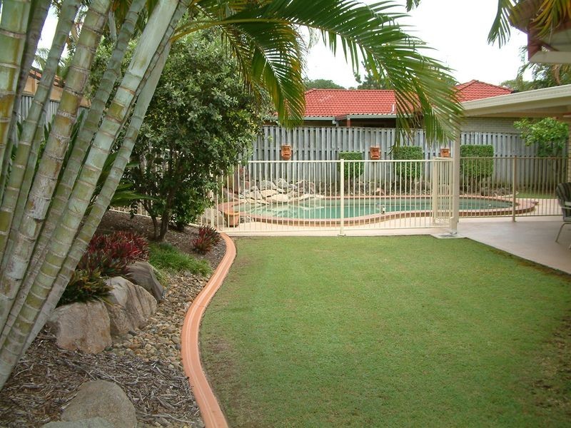 6 Kolonia Street, Pacific Pines QLD 4211