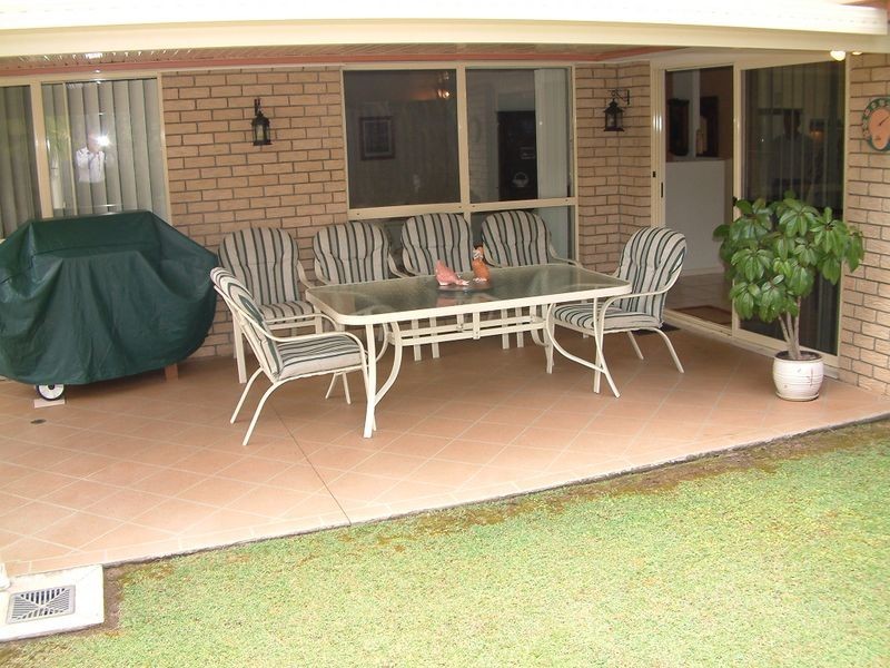 6 Kolonia Street, Pacific Pines QLD 4211