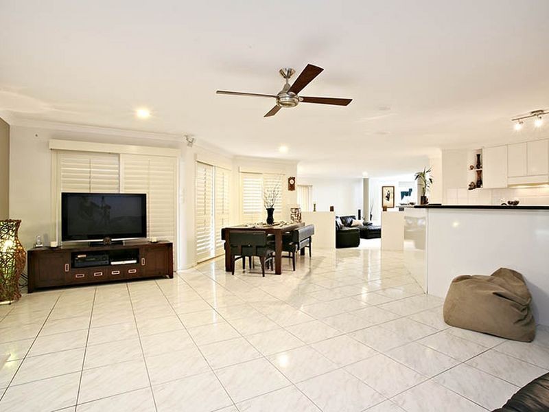 32 Boreen Ct, Helensvale QLD 4212