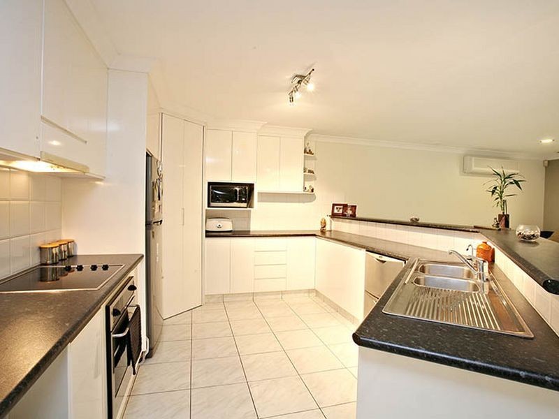 32 Boreen Ct, Helensvale QLD 4212