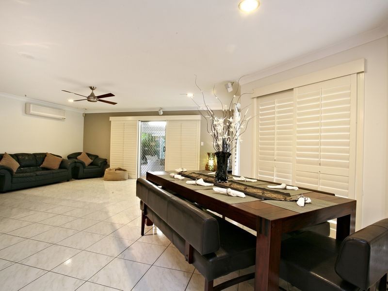 32 Boreen Ct, Helensvale QLD 4212