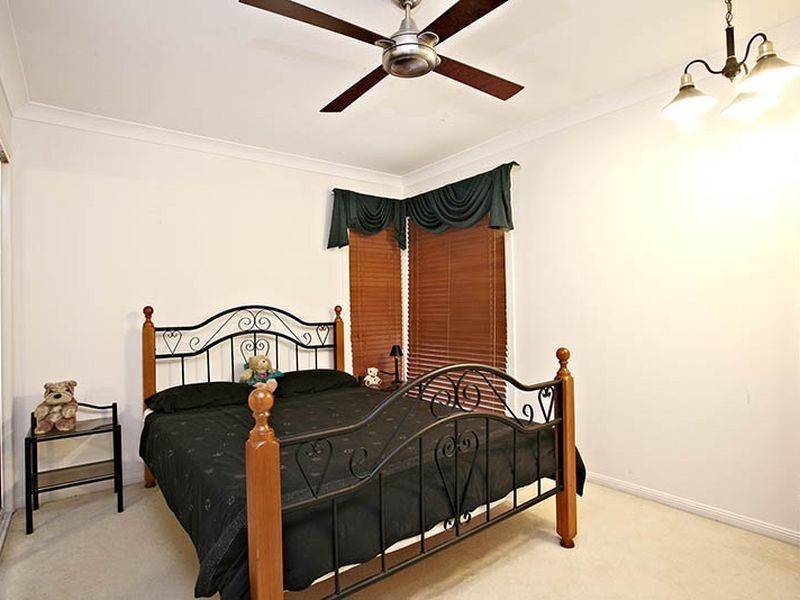 32 Boreen Ct, Helensvale QLD 4212