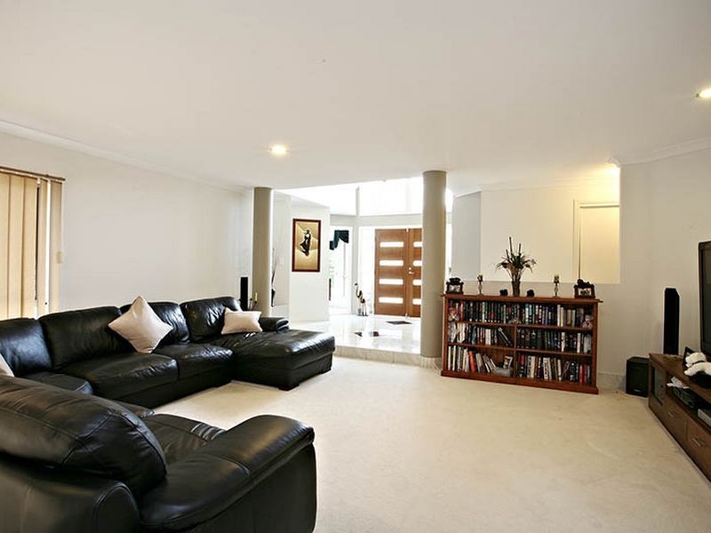 32 Boreen Ct, Helensvale QLD 4212