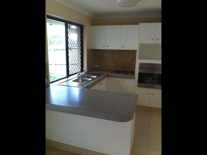 2 Cobram Place, Helensvale QLD 4212