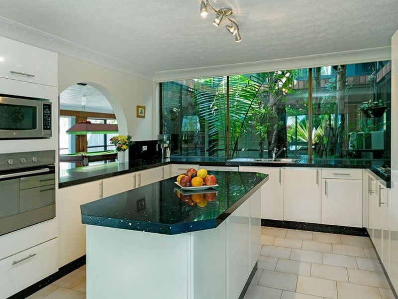 24 Surrey Ct, Helensvale QLD 4212