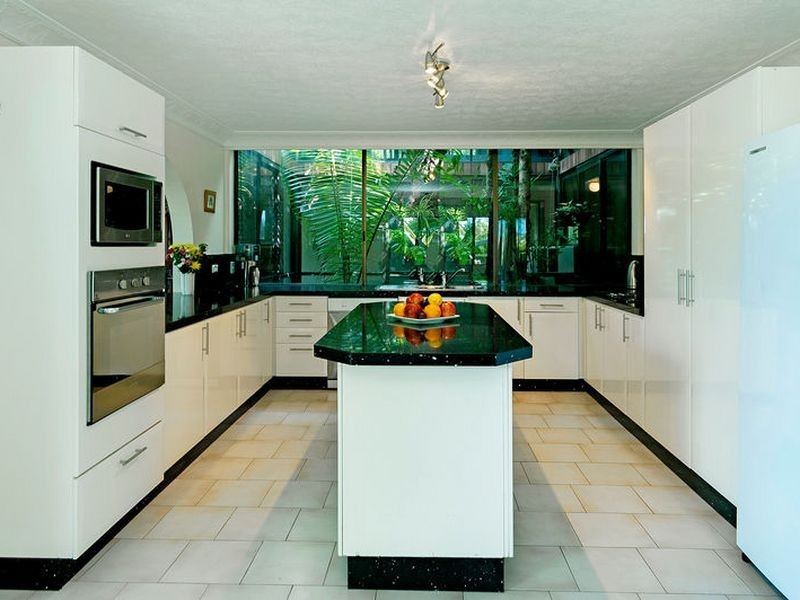 24 Surrey Ct, Helensvale QLD 4212