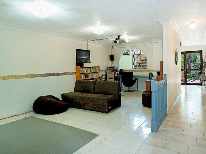 24 Surrey Ct, Helensvale QLD 4212