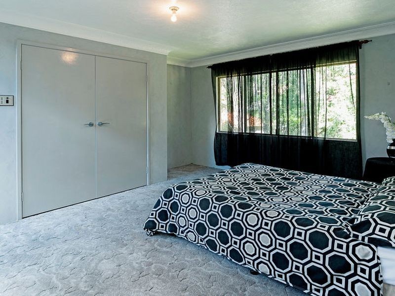 24 Surrey Ct, Helensvale QLD 4212