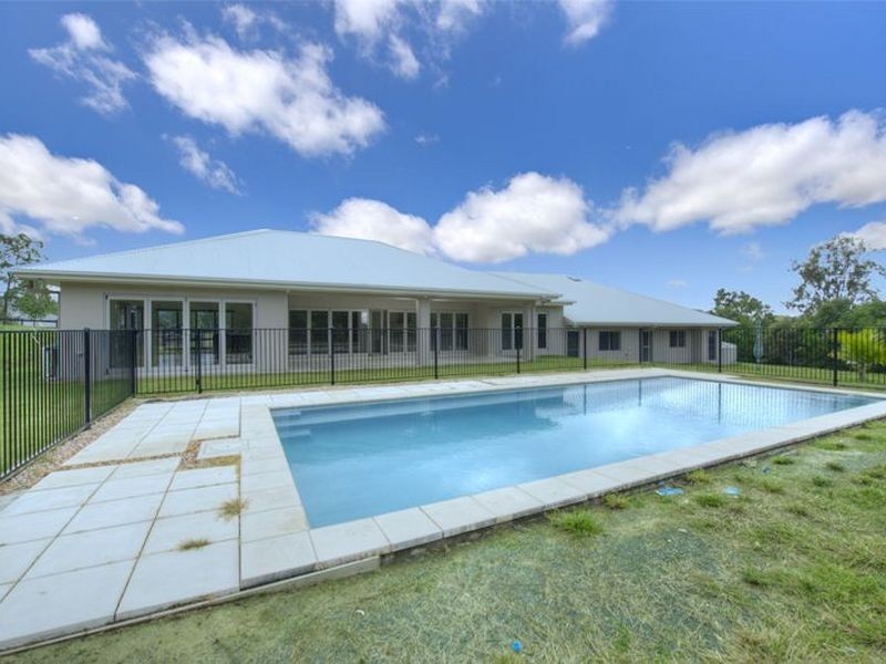 43 Lagoon Park Drive, Maudsland QLD 4210