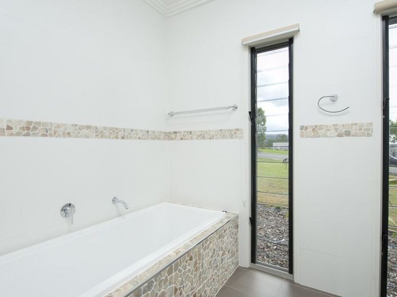 43 Lagoon Park Drive, Maudsland QLD 4210