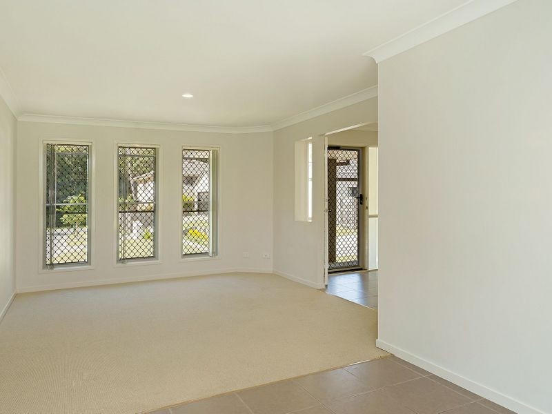 87 Roberts Drive, Maudsland QLD 4210