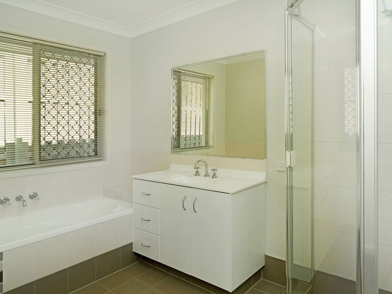 87 Roberts Drive, Maudsland QLD 4210