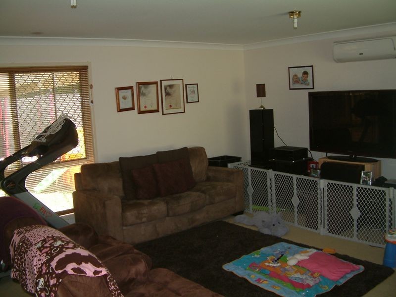 16 Laysan Cr, Oxenford QLD 4210