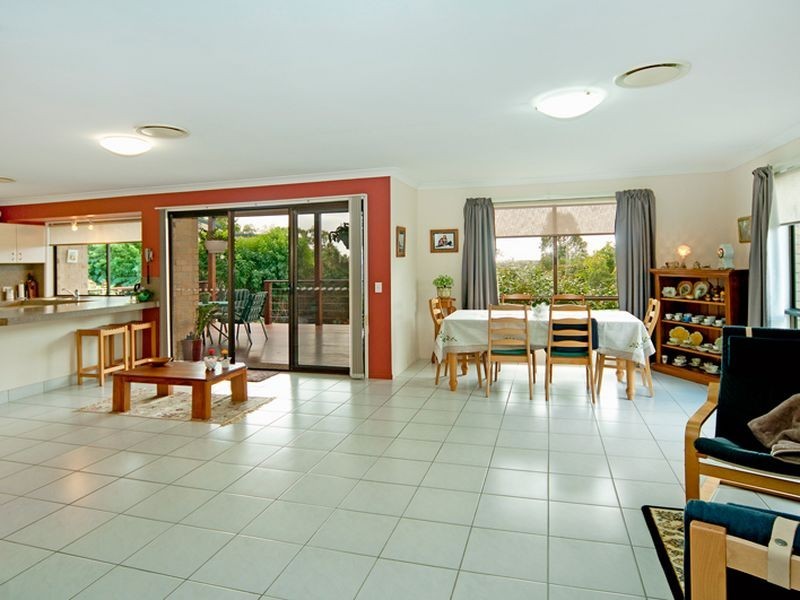 9 Dubbo Court, Helensvale QLD 4212