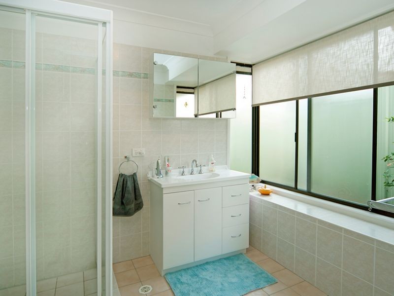 9 Dubbo Court, Helensvale QLD 4212