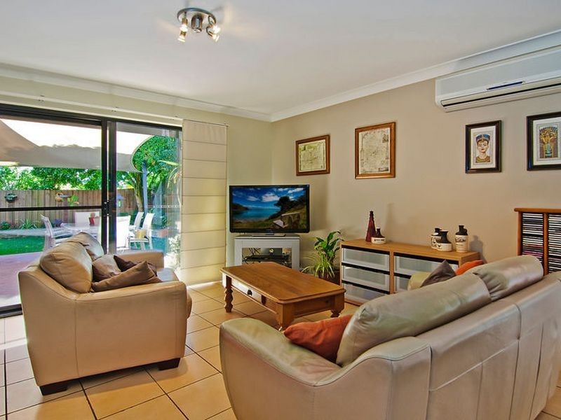 2/153-161 Greenacre Drive, Arundel QLD 4214
