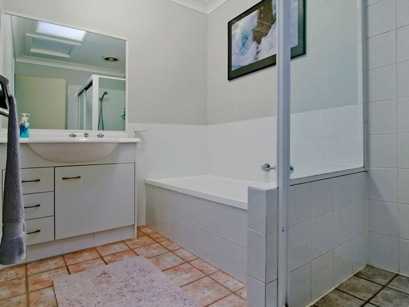 2/153-161 Greenacre Drive, Arundel QLD 4214