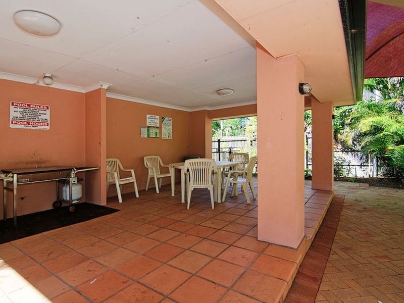 2/153-161 Greenacre Drive, Arundel QLD 4214