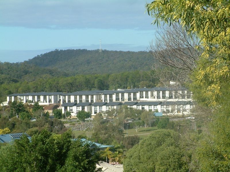 10 Midway Terrace, Pacific Pines QLD 4211