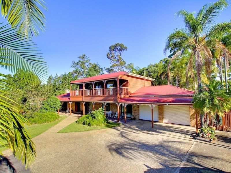 8 California Drive, Oxenford QLD 4210