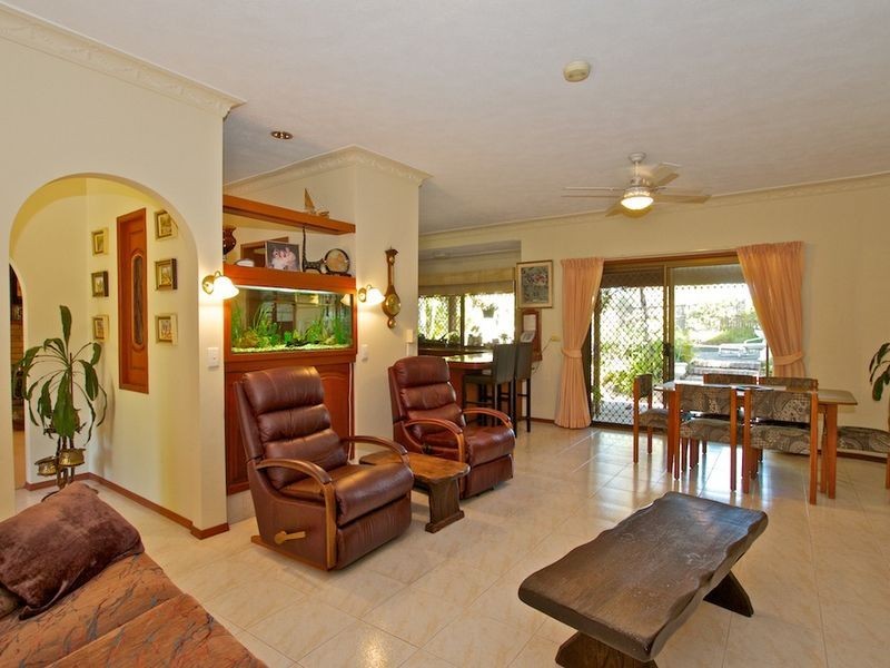 8 California Drive, Oxenford QLD 4210