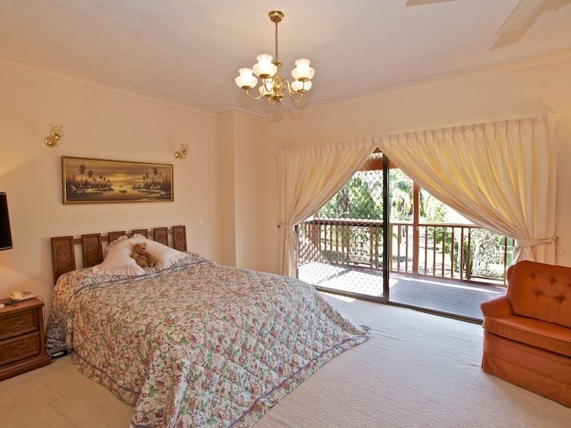 8 California Drive, Oxenford QLD 4210