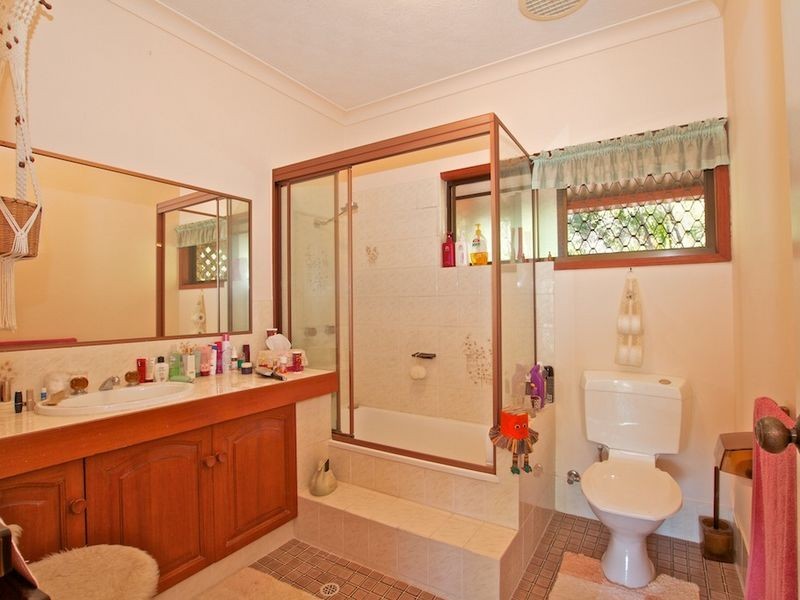 8 California Drive, Oxenford QLD 4210