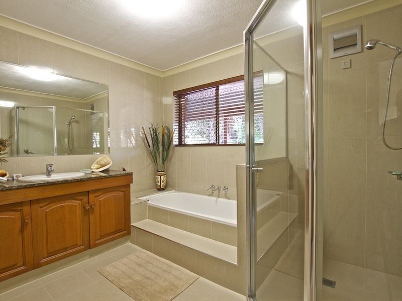 8 California Drive, Oxenford QLD 4210