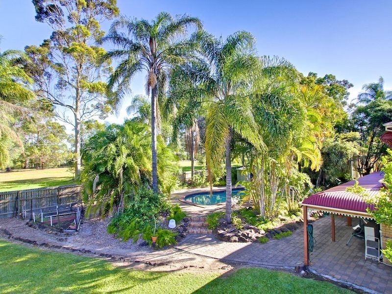 8 California Drive, Oxenford QLD 4210