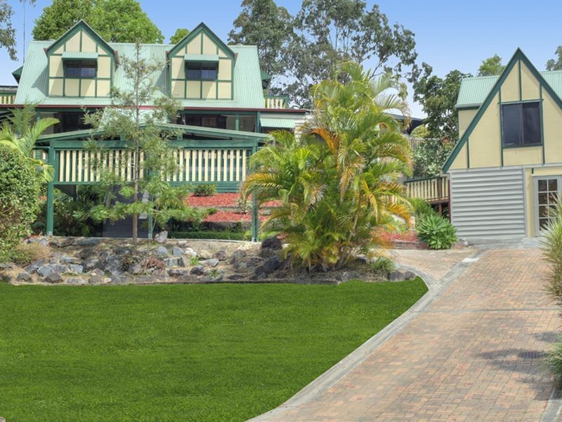 18 Robe Court, Helensvale QLD 4212