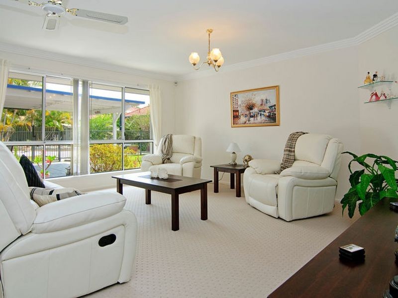 8 Westlake Court, Helensvale QLD 4212