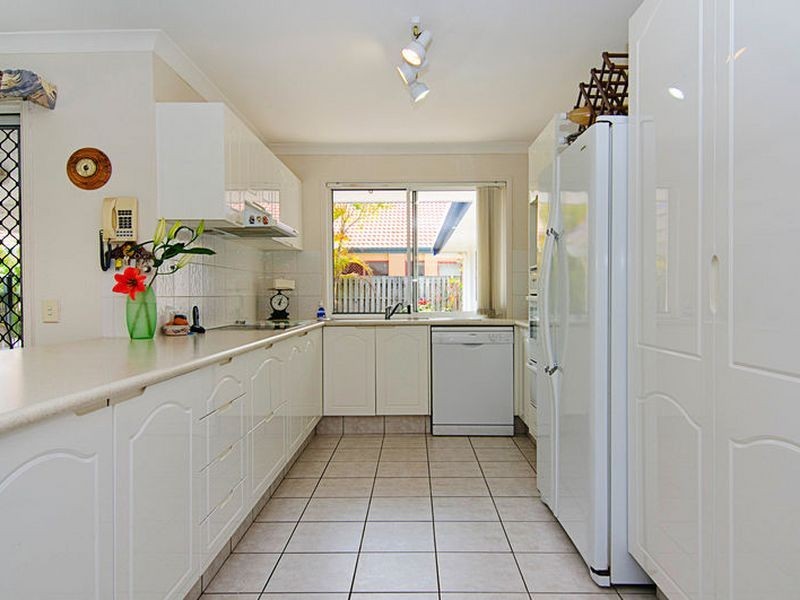 8 Westlake Court, Helensvale QLD 4212