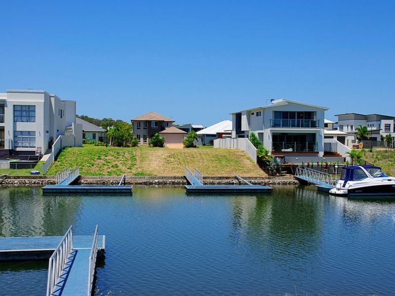 12 Harbourvue Court, Helensvale QLD 4212