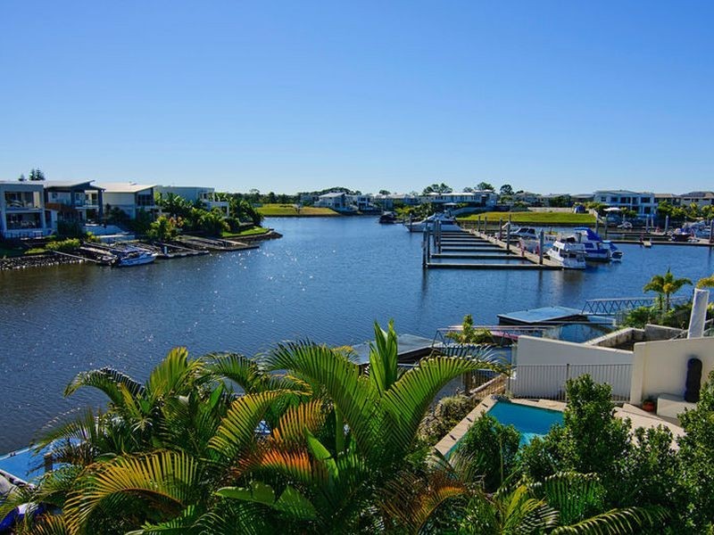 12 Harbourvue Court, Helensvale QLD 4212