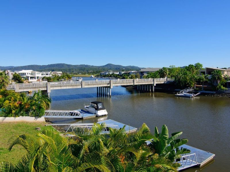 12 Harbourvue Court, Helensvale QLD 4212