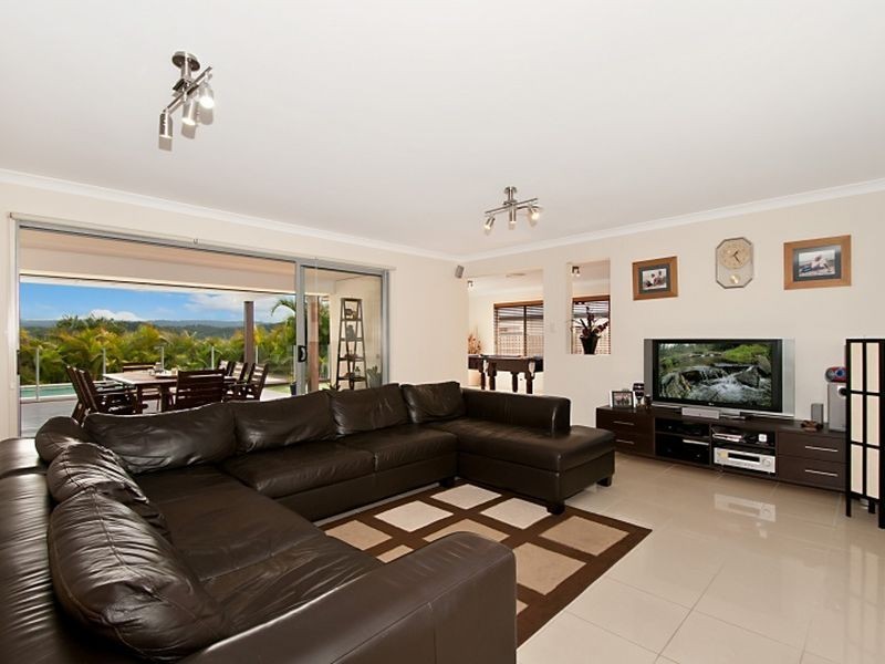 32 Salvado Drive, Pacific Pines QLD 4211