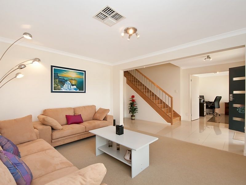 32 Salvado Drive, Pacific Pines QLD 4211