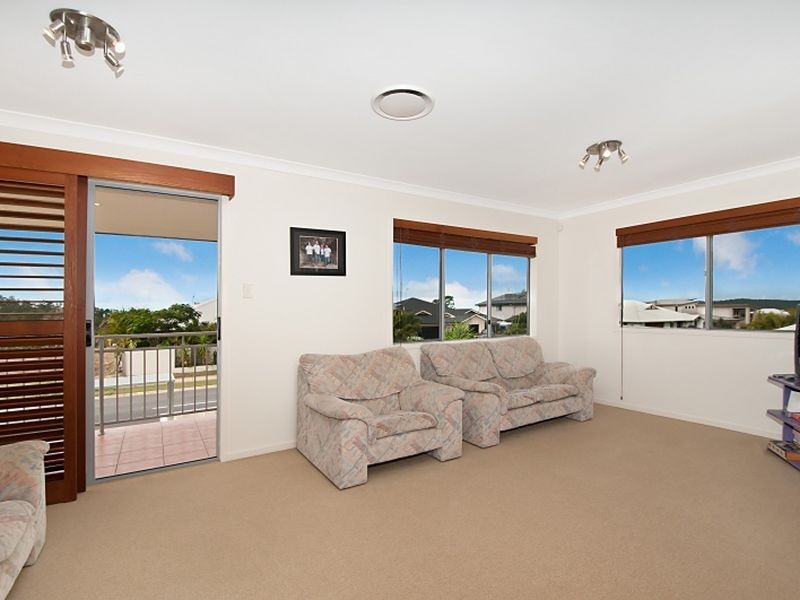 32 Salvado Drive, Pacific Pines QLD 4211