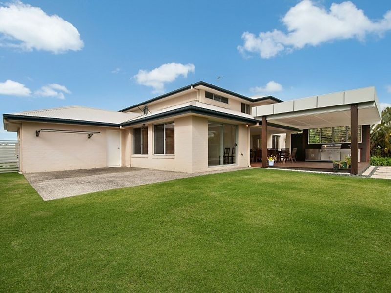 32 Salvado Drive, Pacific Pines QLD 4211