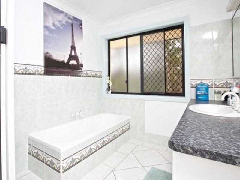 19 Dalby Court, Helensvale QLD 4212